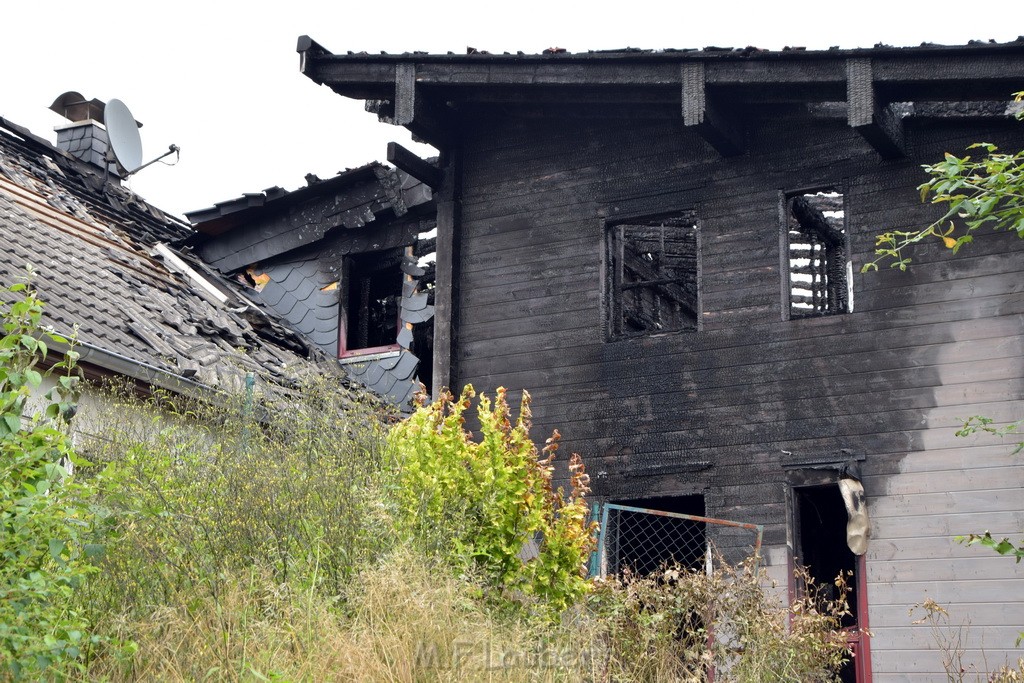 Schwerer Brand in Einfamilien Haus Roesrath Rambruecken P094.JPG - Miklos Laubert